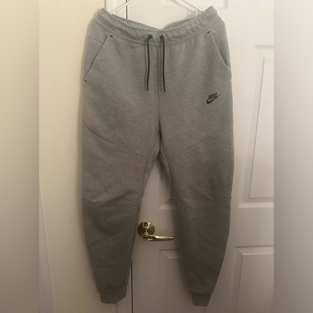 Nike grey men’s size L sweatpants